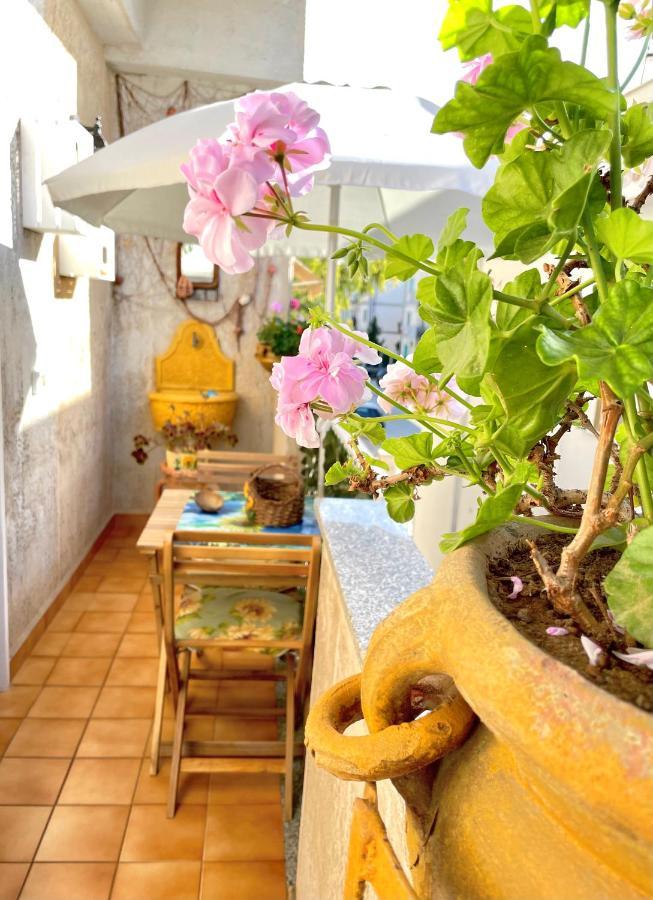 איסולה דלה פמינה Casa Vacanza La Isla Bonita מראה חיצוני תמונה